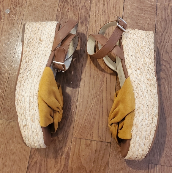 BC Footwear Platform Sandals - Picture 5 of 6